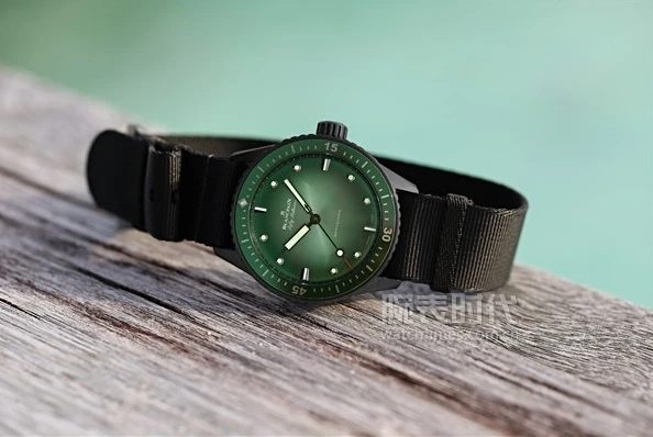 Il primo orologio sommergibile verde di Blancpain in edizione limitata nei Fifty Fathoms